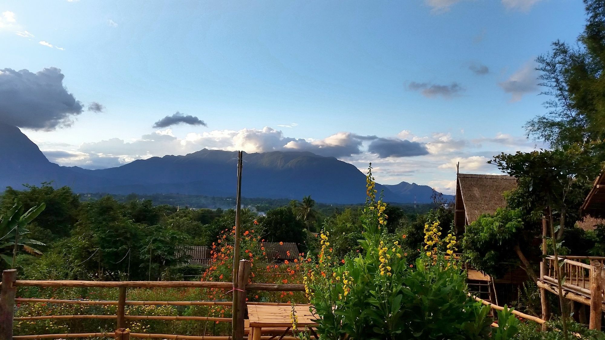 Baan Aingdoi Homestay, Chiang Dao Eksteriør billede